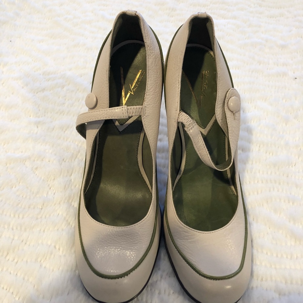 Brand New Vince Camuto Mary Jane Heels size 7.5